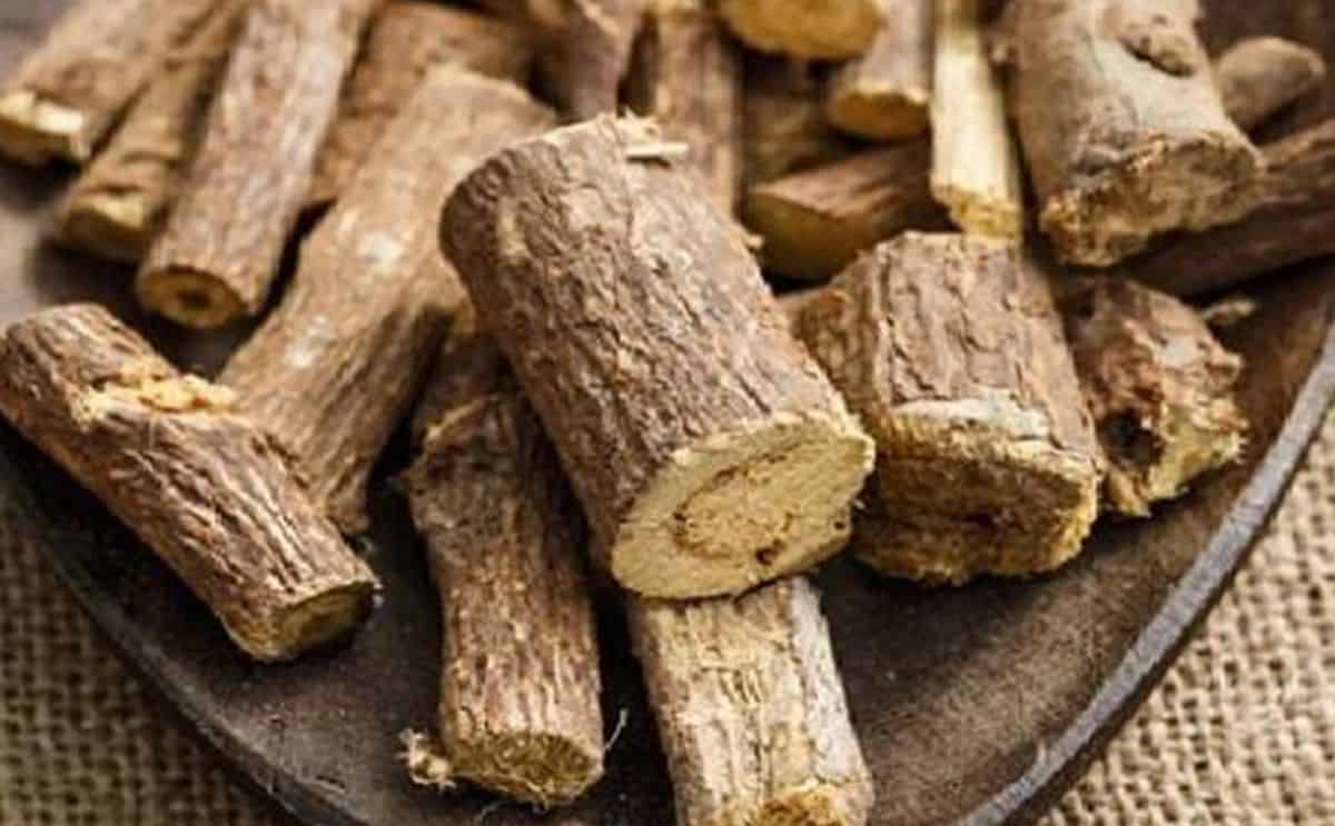 مسحوق عشبه كف مريم بالقسط الهندي مع الاشواجندا من كيندا 80 جم